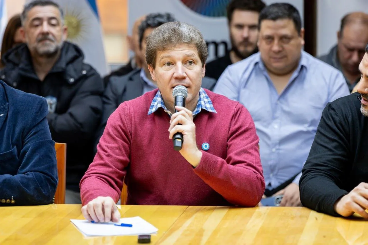 photo_4933812491683736781_y