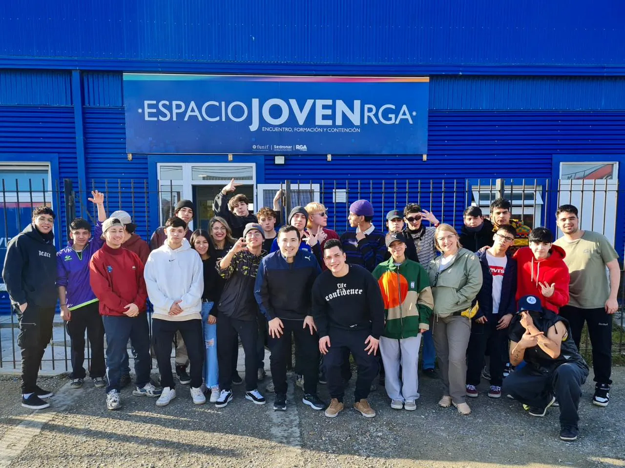 photo_5073473979062267505_y