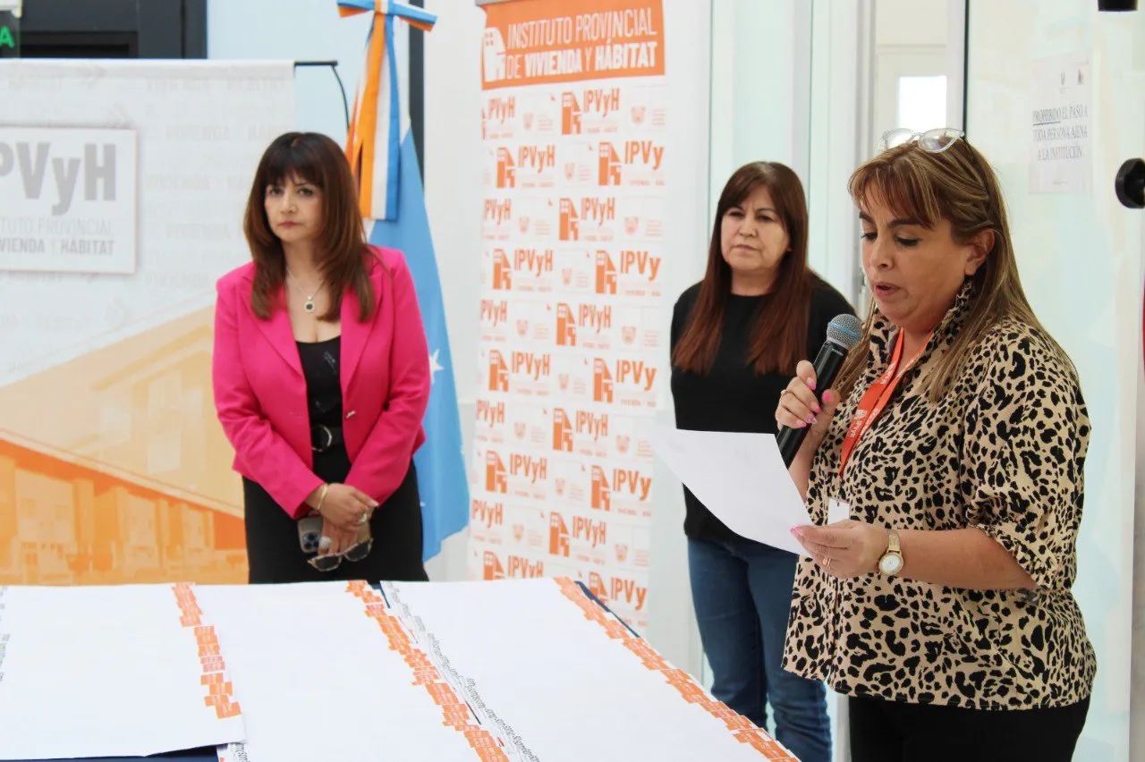 photo_5035297930323536886_y