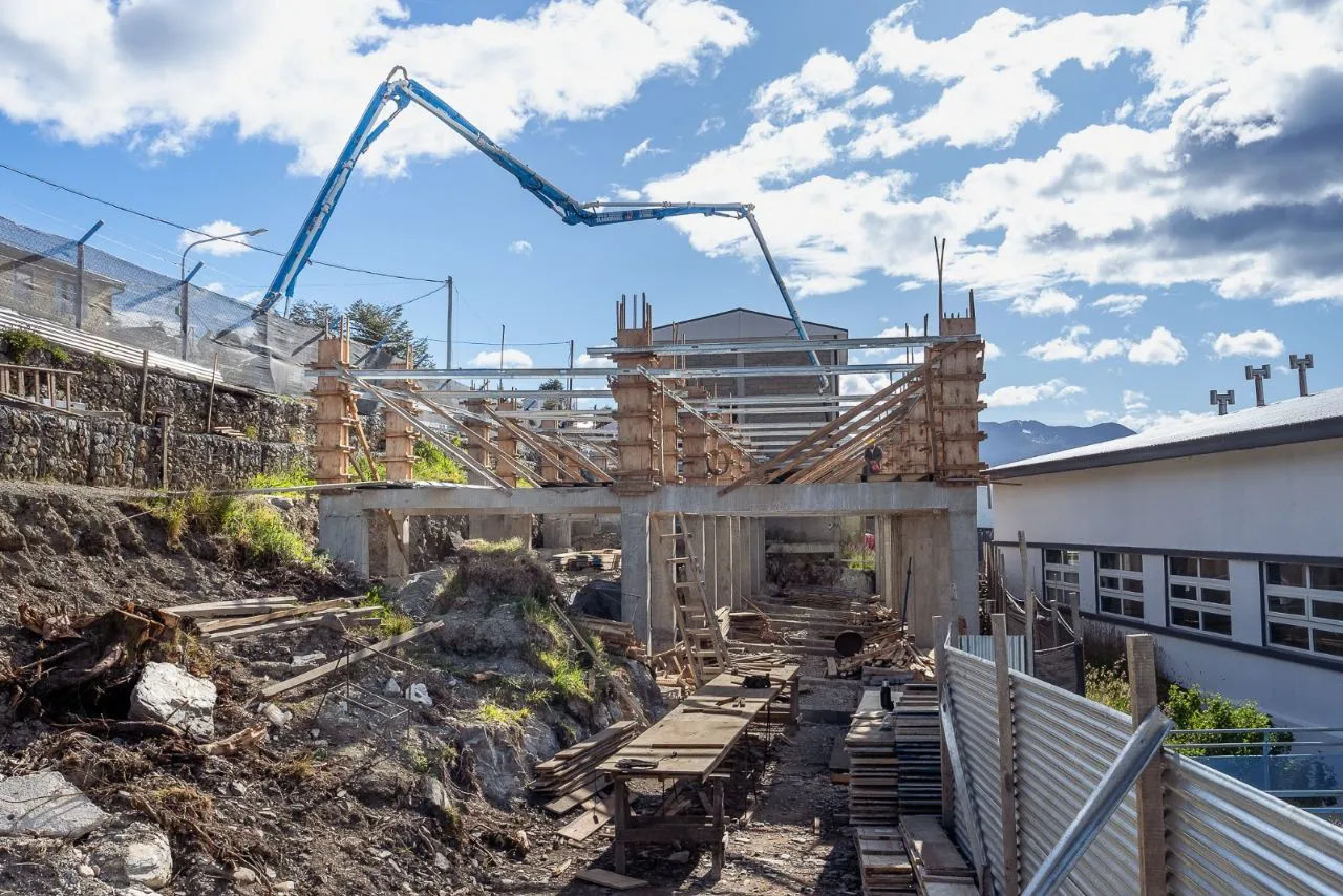 photo_5035485401351040555_y