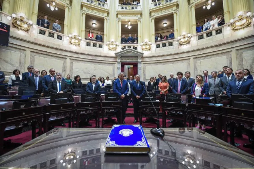 20231207203145_senado_homenaje_a_matias_rodriguez_minuto_de_silencio_1