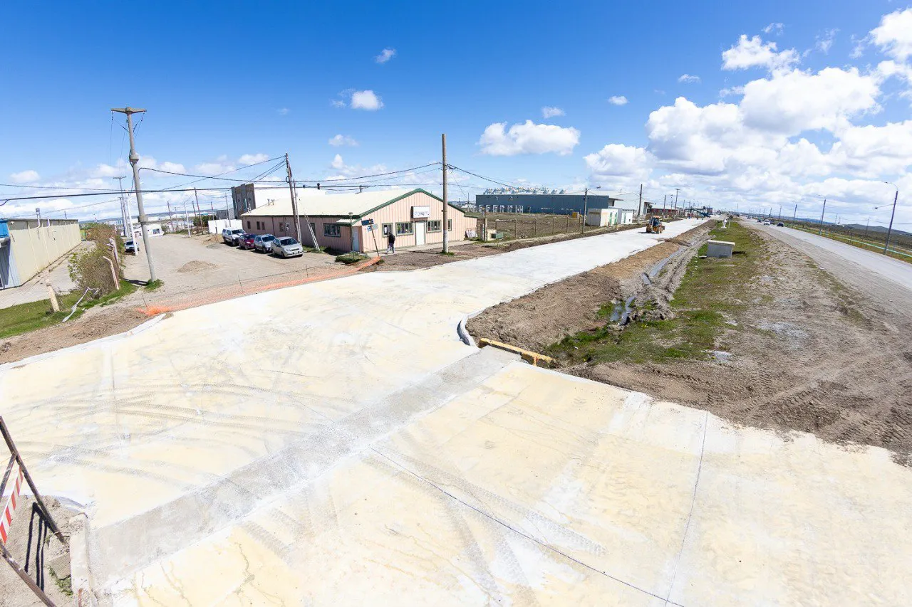 photo_5136873992773283415_y