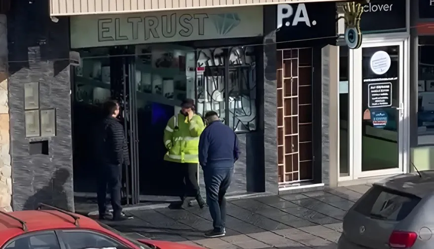 multimedia.normal.a03ac729475f5999.Um9ibyBFbCBUcnVzdF9ub3JtYWwud2VicA==