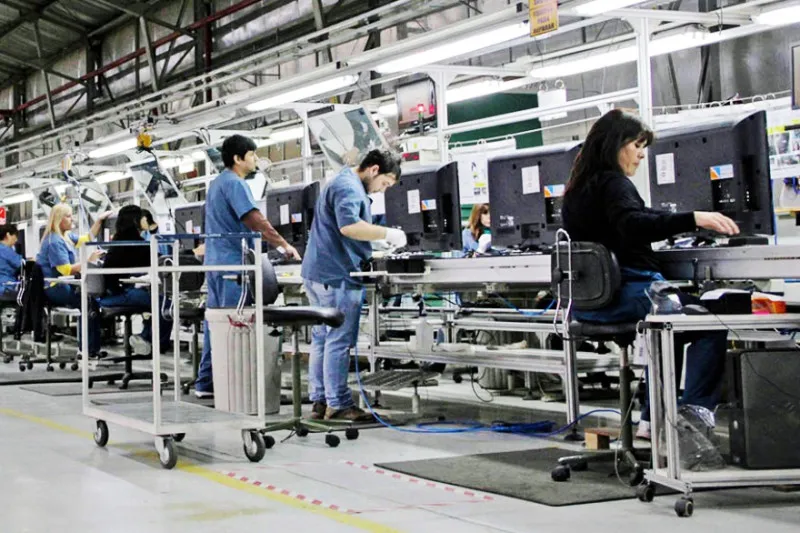 no-se-renovaron-unos-2500-contratos-en-electronicas_2gAk