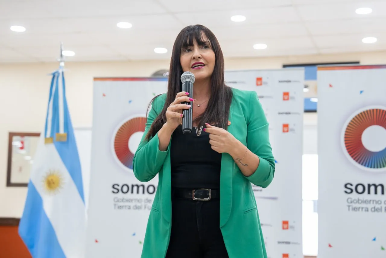 photo_4931913978699950894_y