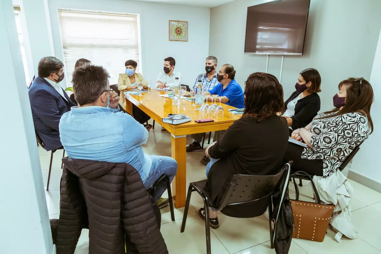 multimedia.normal.975e7b4e8e7a5487.5265756e69c3b36e20476f626965726e6f202d2053555445465f6e6f726d616c2e77656270