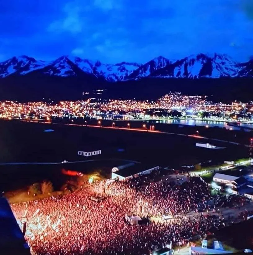 photo_5123318985792793265_y