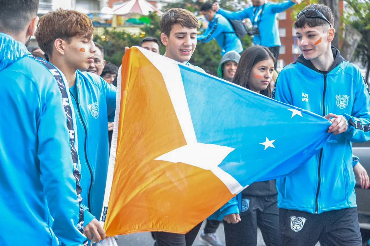 photo_4942879081746247011_y