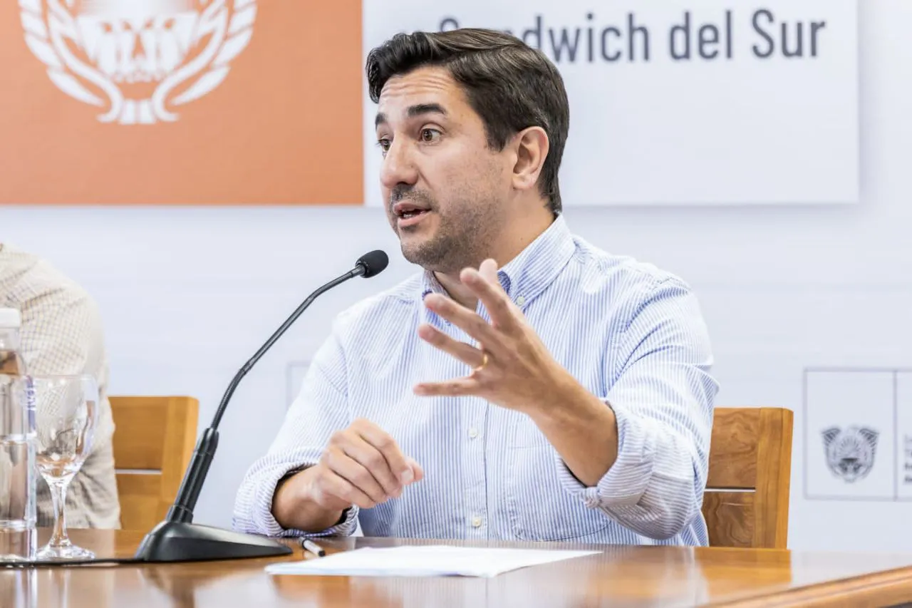 multimedia.normal.a0b2d724a6a186dc.RmVkZXJpY28gWmFwYXRhX25vcm1hbC53ZWJw