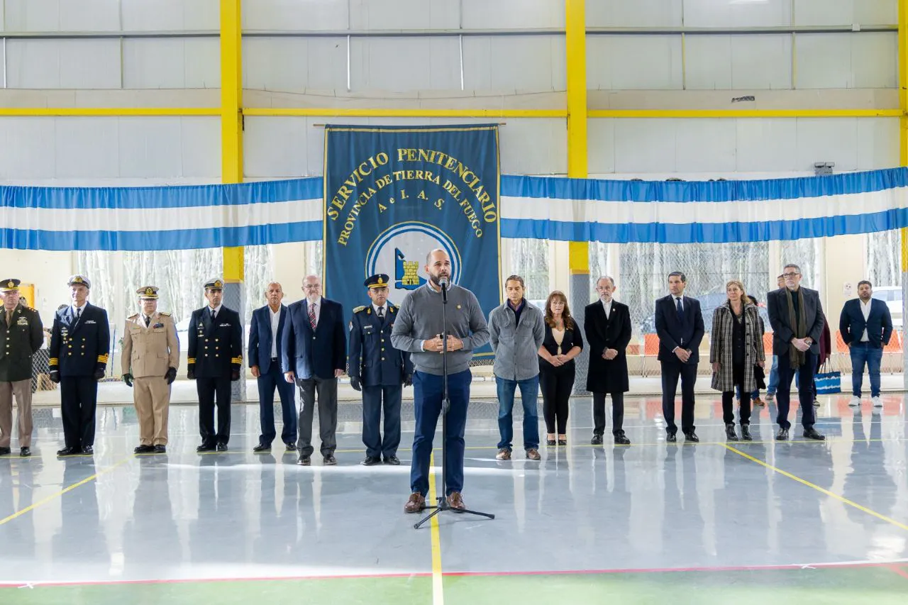 photo_5163393684954262486_y