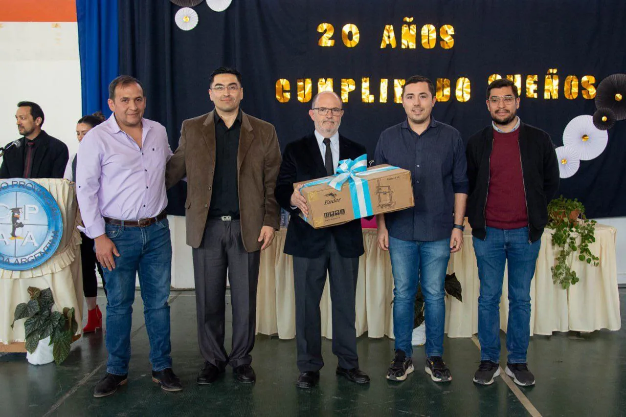 photo_5064737766474099789_y