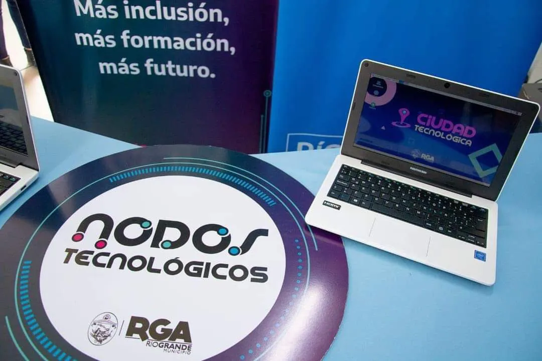 photo_4983649758883195989_y