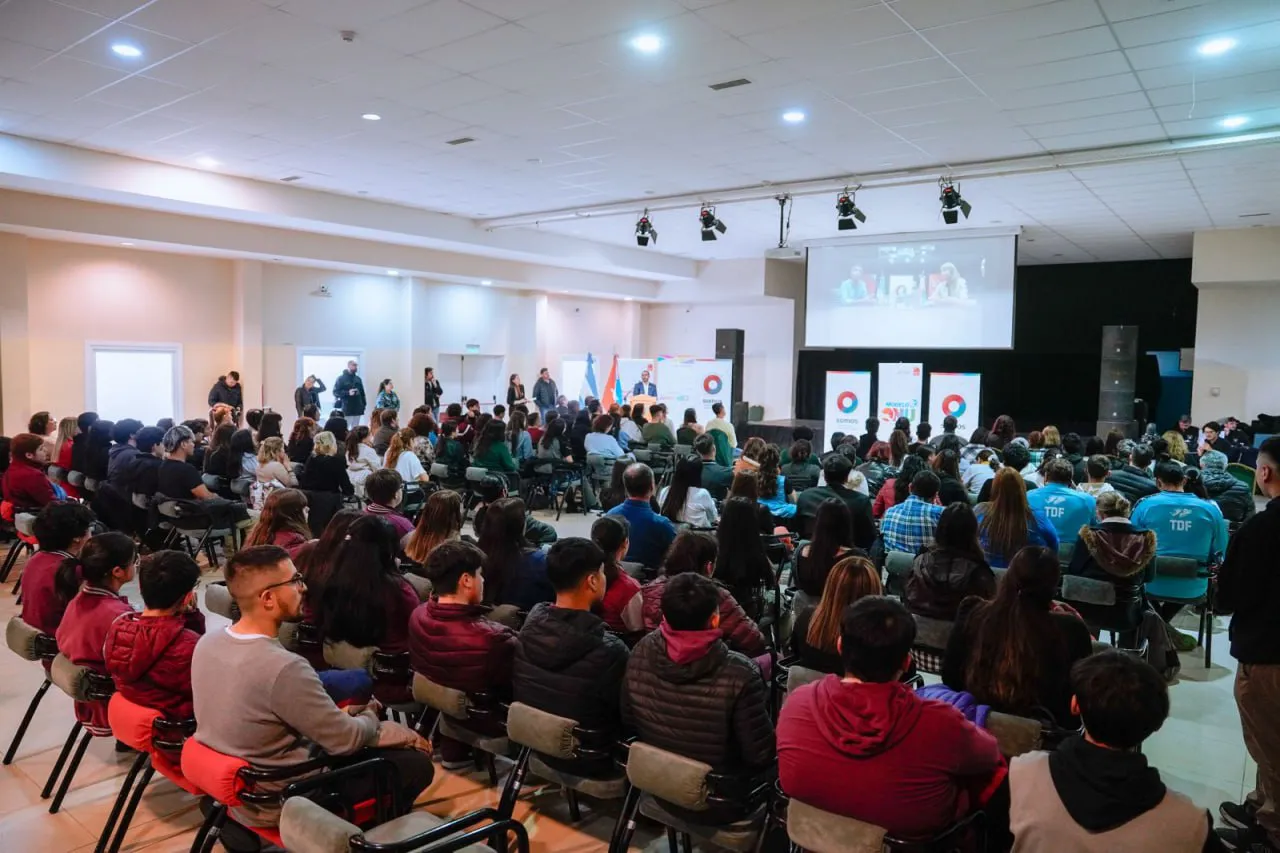 photo_4974242942986333461_y