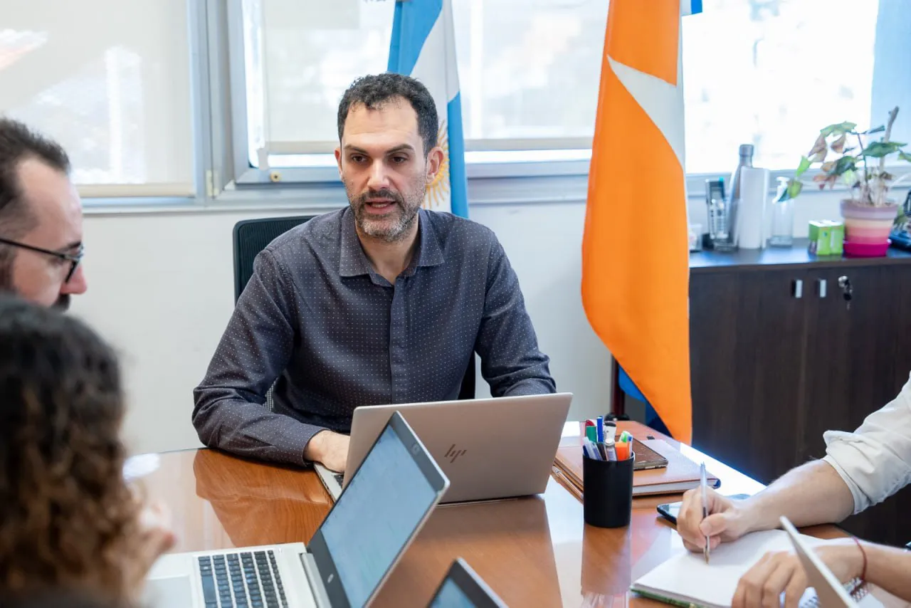 photo_4929662178886266008_y