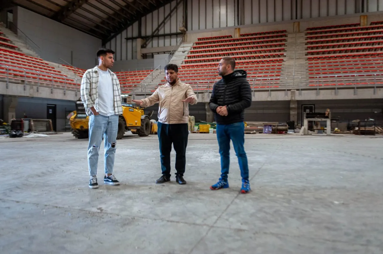 photo_4929662178886266015_y