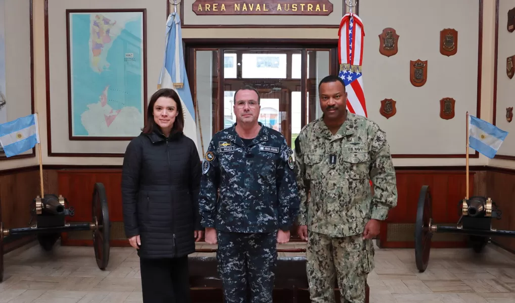 x49935-el-jefe-del-comando-sur-de-eeuu-visito-ushuaia.webp.pagespeed.ic.bldQla6uP0