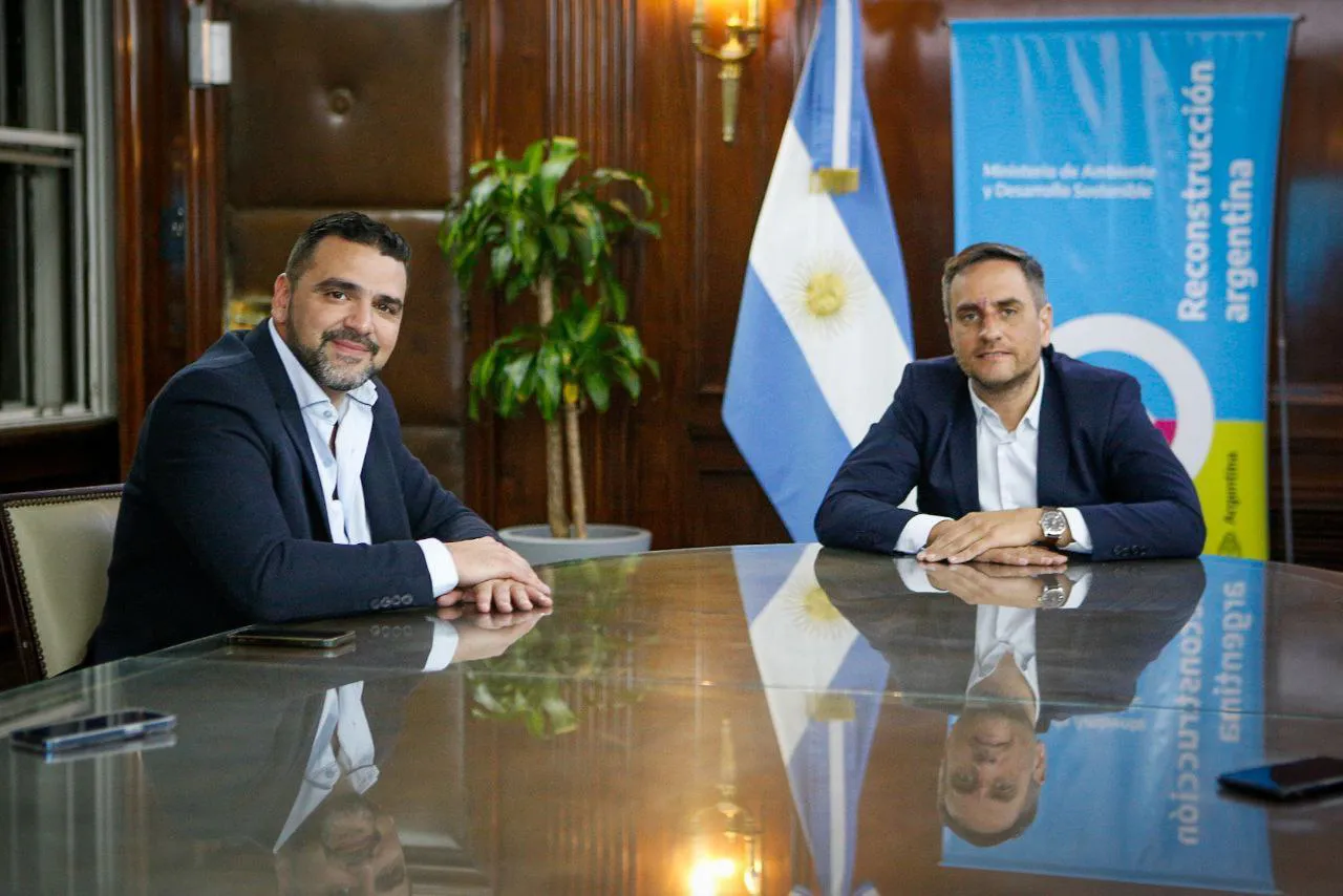 photo_5186125112900955293_y