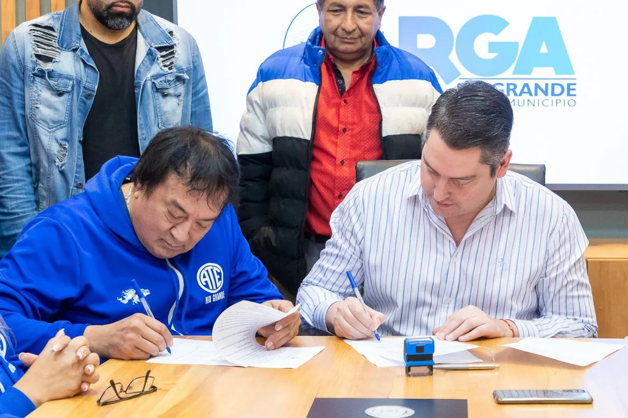 photo_4904540047588568333_y