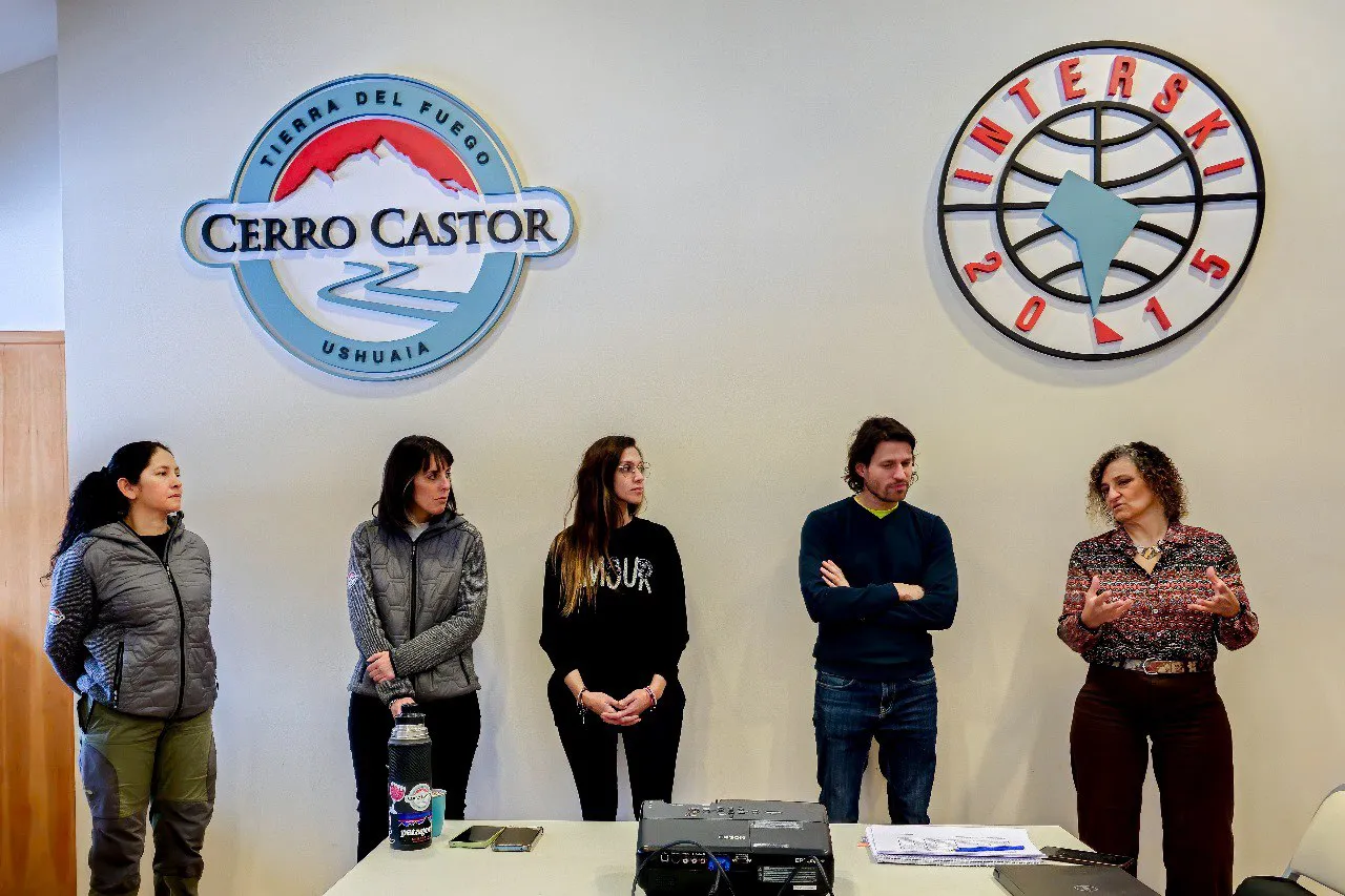 photo_5116553948445126106_y