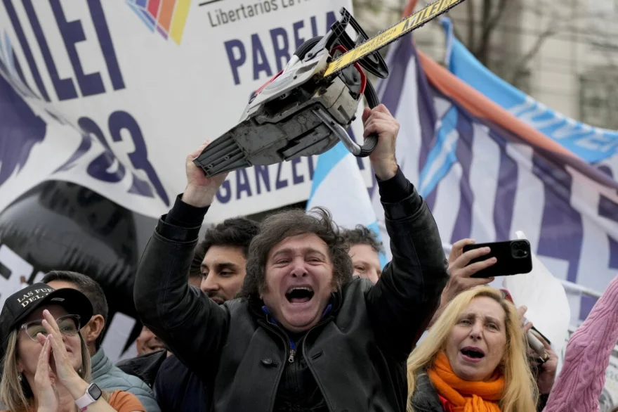 20260322192849_milei_motosierra