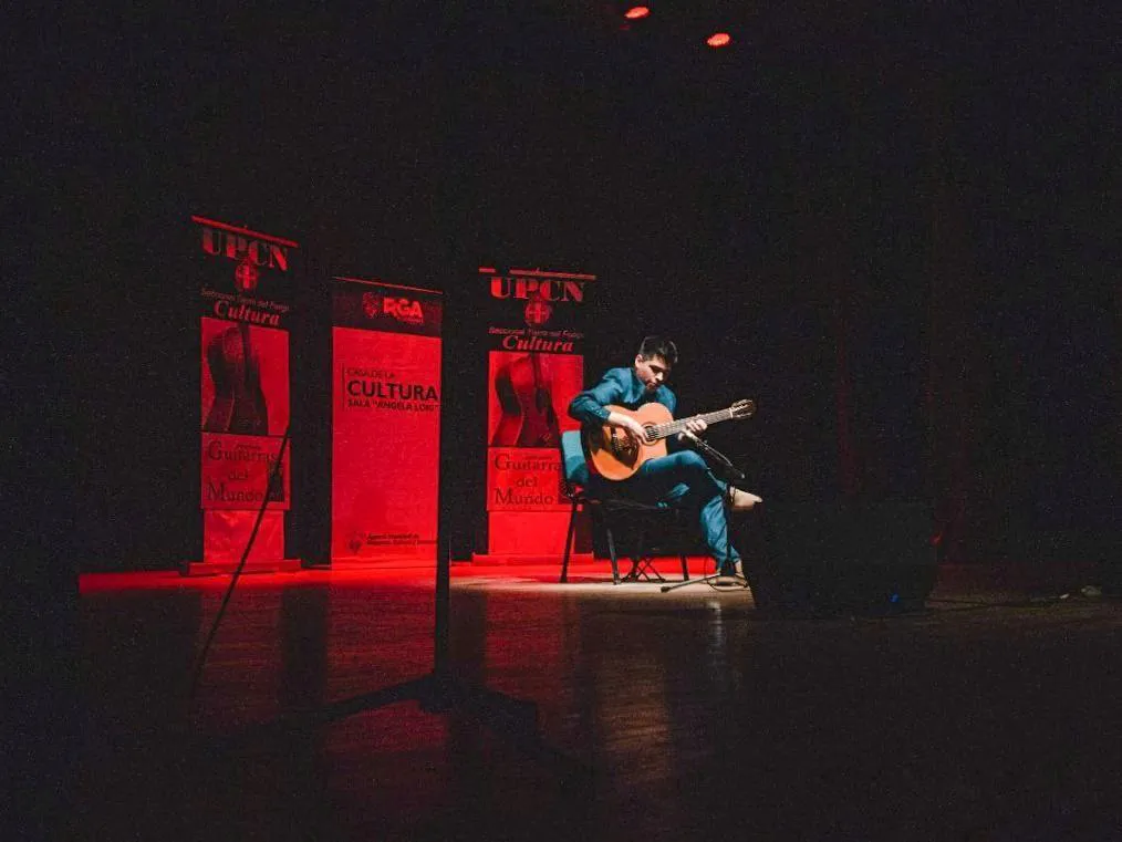 photo_4967629337595587387_y