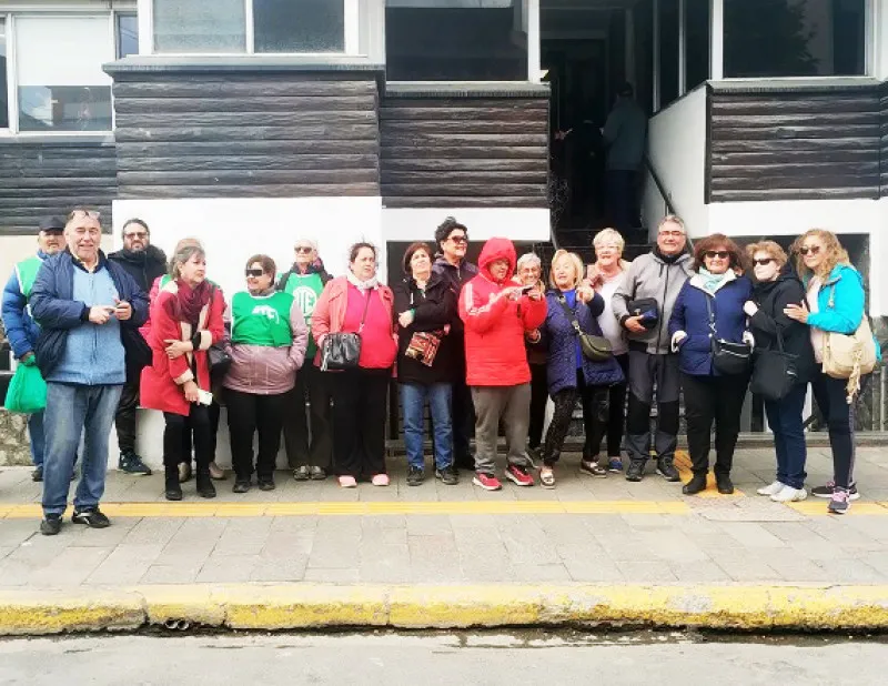 por-osef-jubilados-convocan-a-una-asamblea-en-tolhuin_omvH