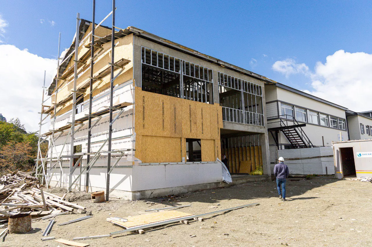 multimedia.normal.a217893fa5dc0d09.4f6272612045736375656c6120343720557368756169615f6e6f726d616c2e77656270