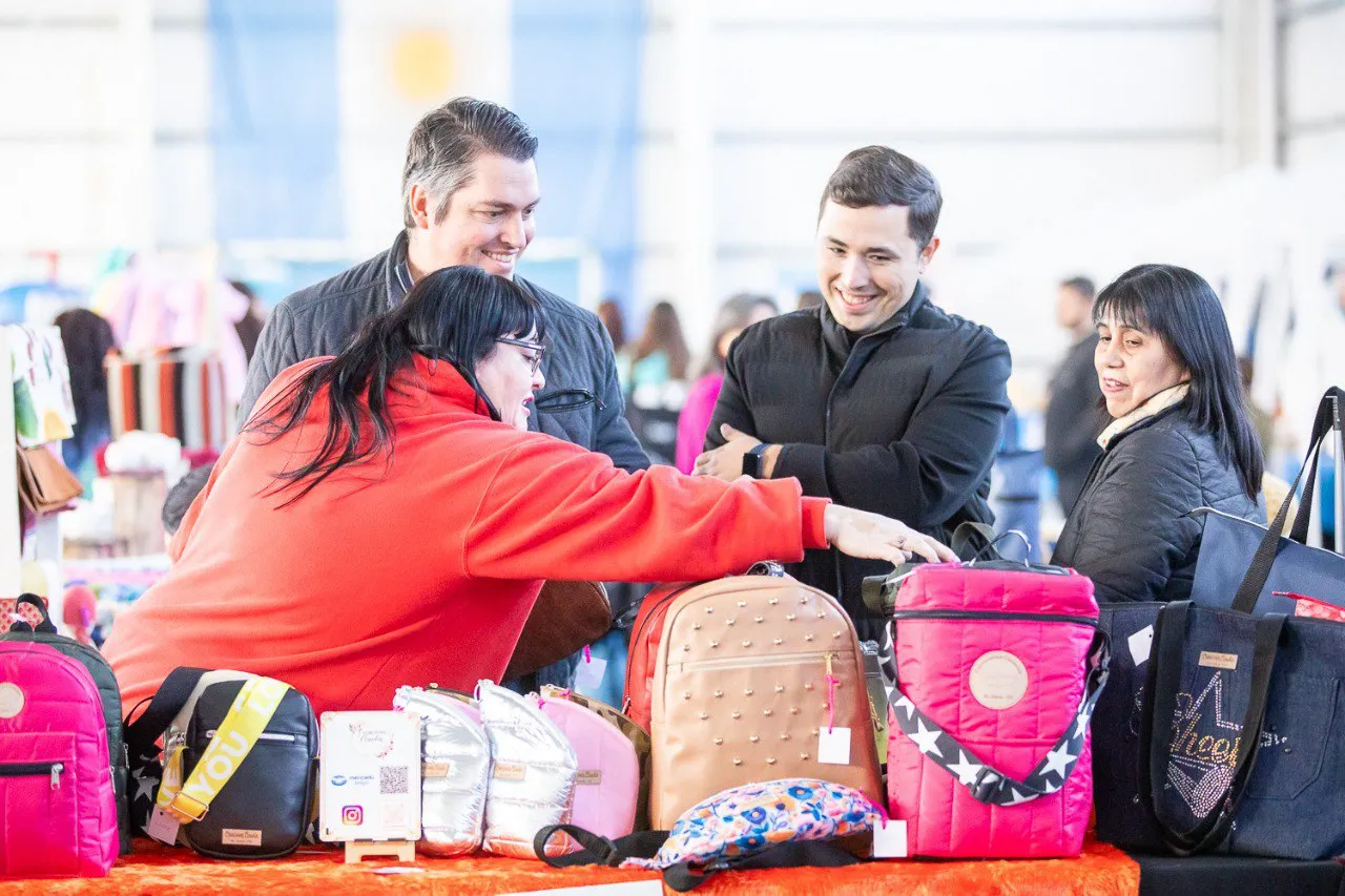 photo_5051106519529139466_y