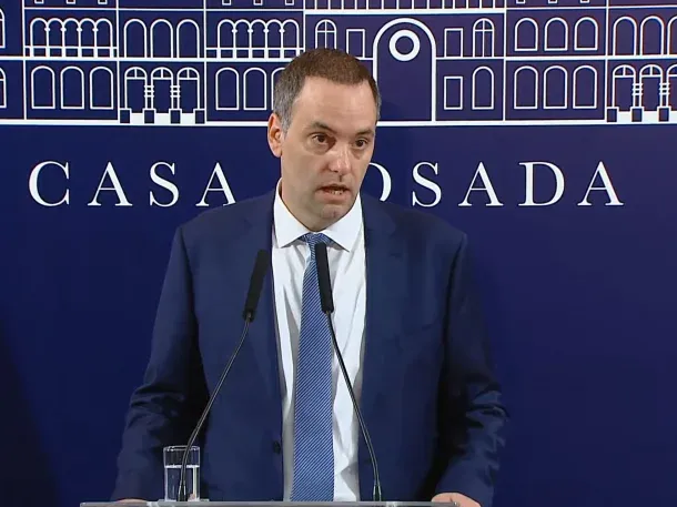 multimedia.normal.b738cef99e9f8951.TWFudWVsIEFkb3JuaV9ub3JtYWwud2VicA==