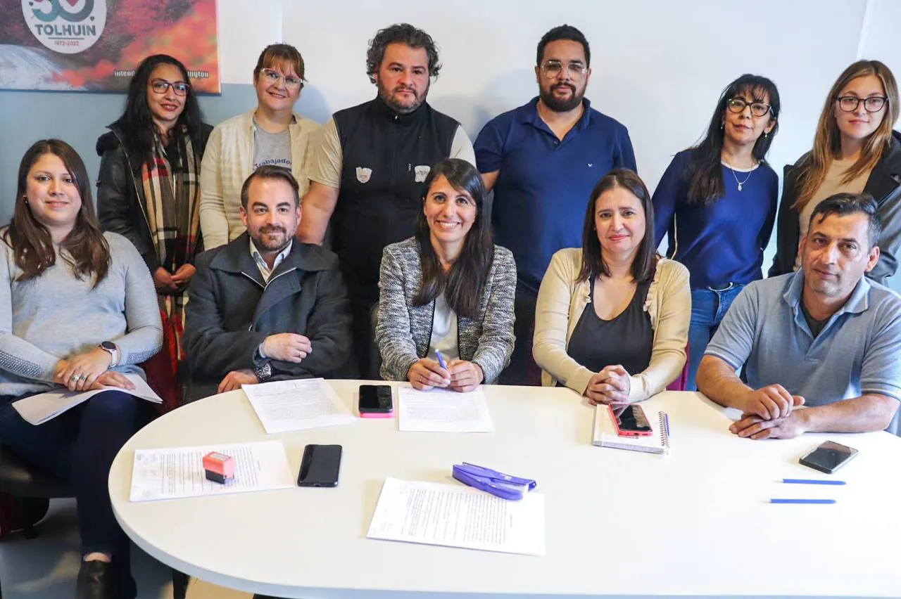 photo_4936067383873875044_y