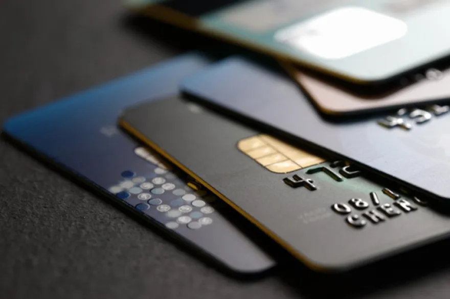 20250831051818_tarjetas_creidto_ilustra_1