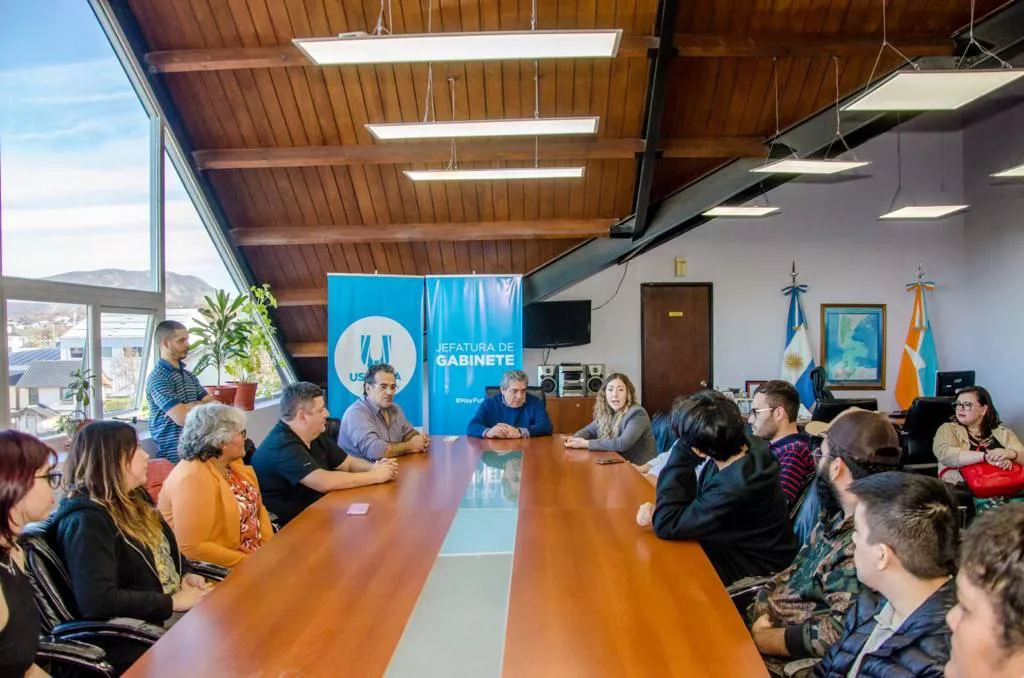 photo_5030539969847994951_y