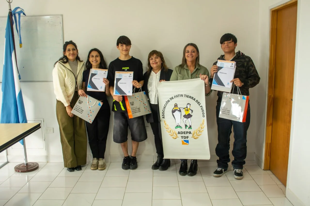 cinco jovenes