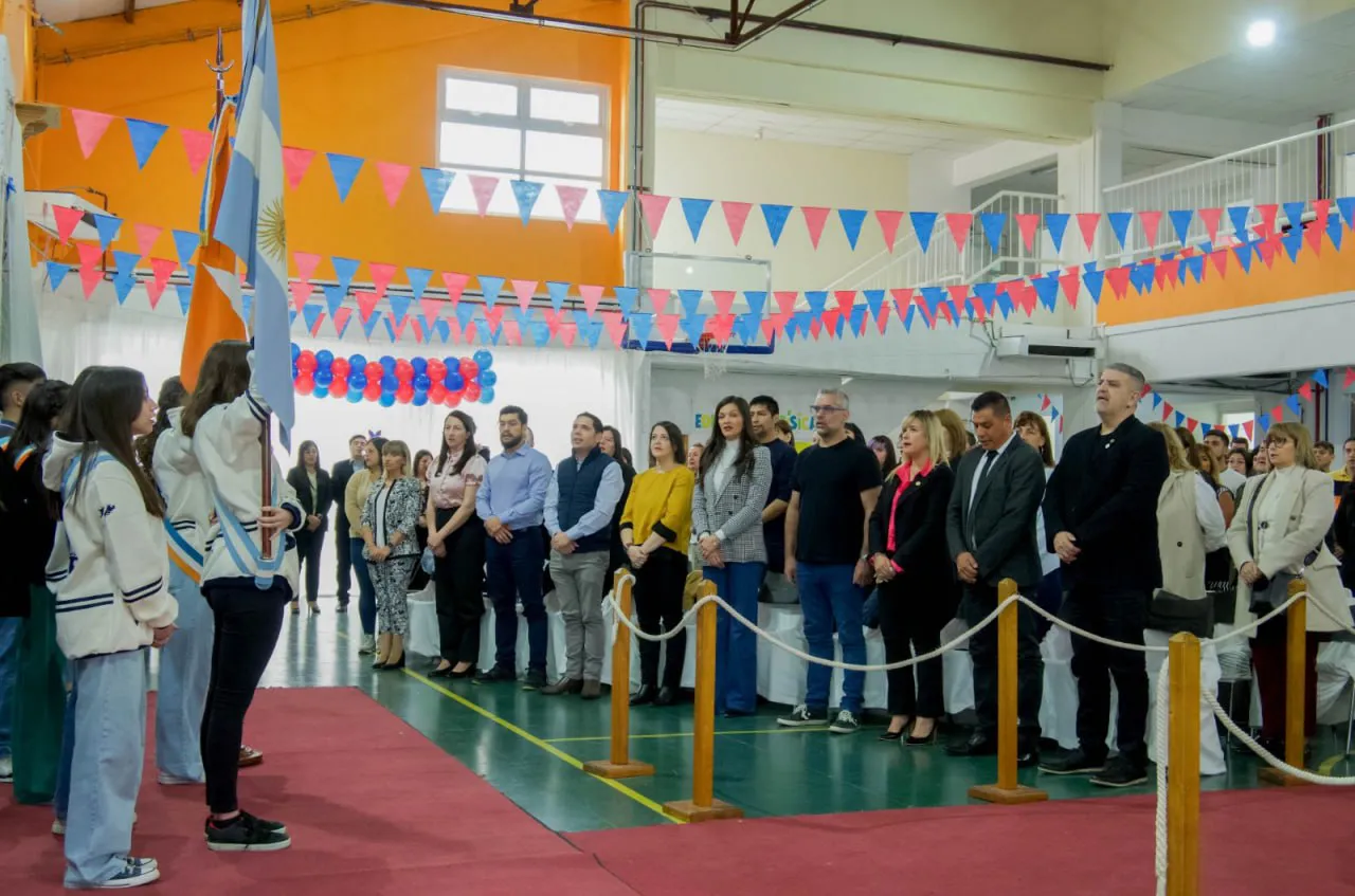 photo_5163905851214375983_y