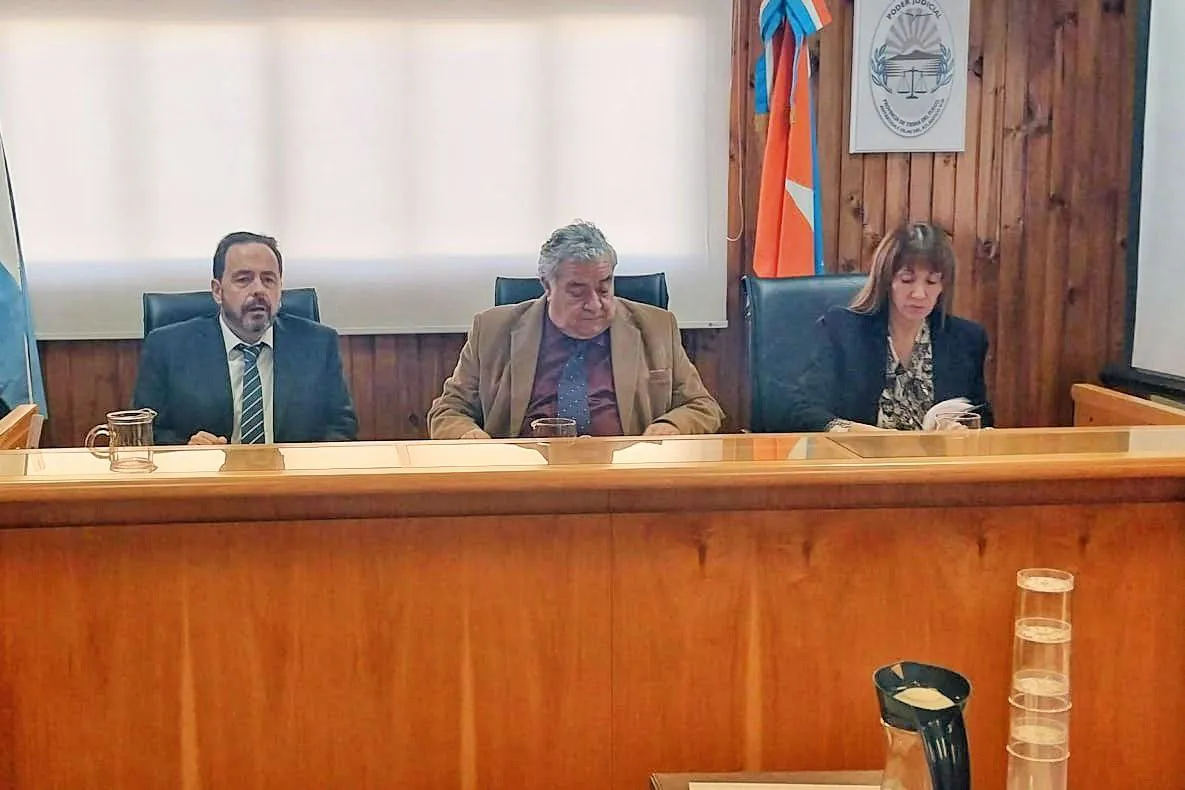 photo_5141103616436841806_y