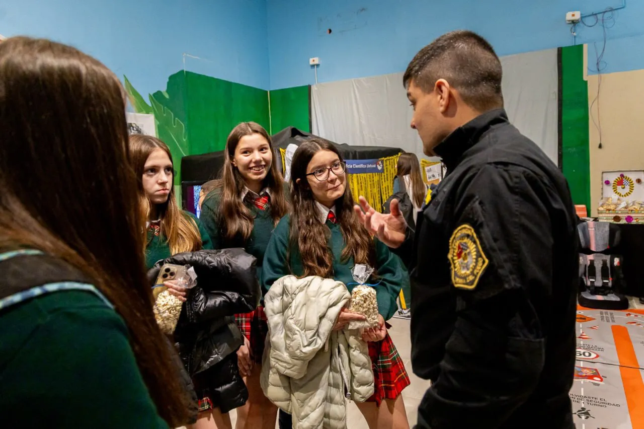 CONOCIENDO A TU POLICIA