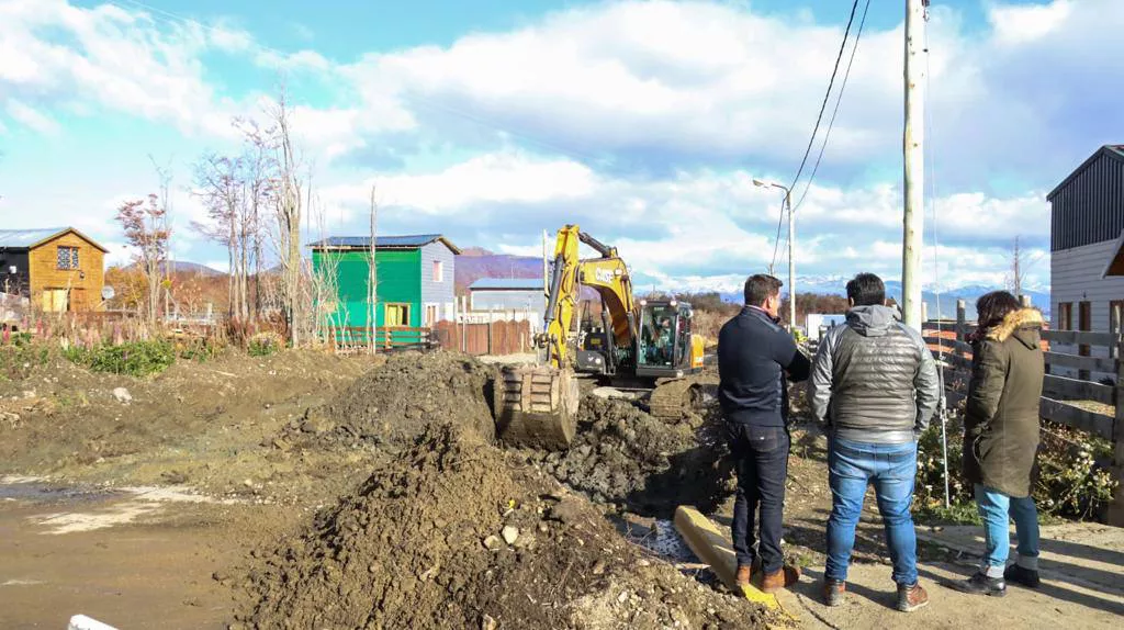 photo_5057951585002433451_y