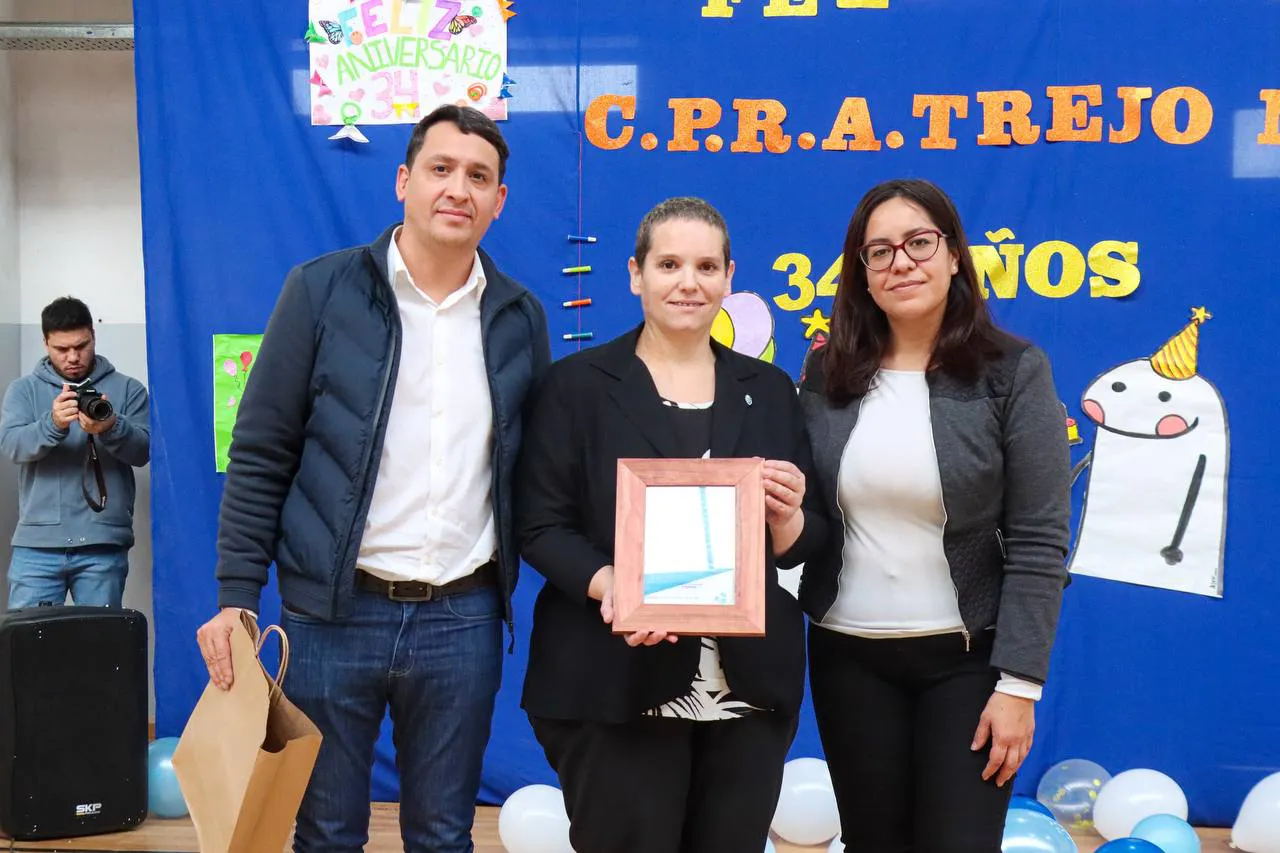 photo_5053570864389401910_y