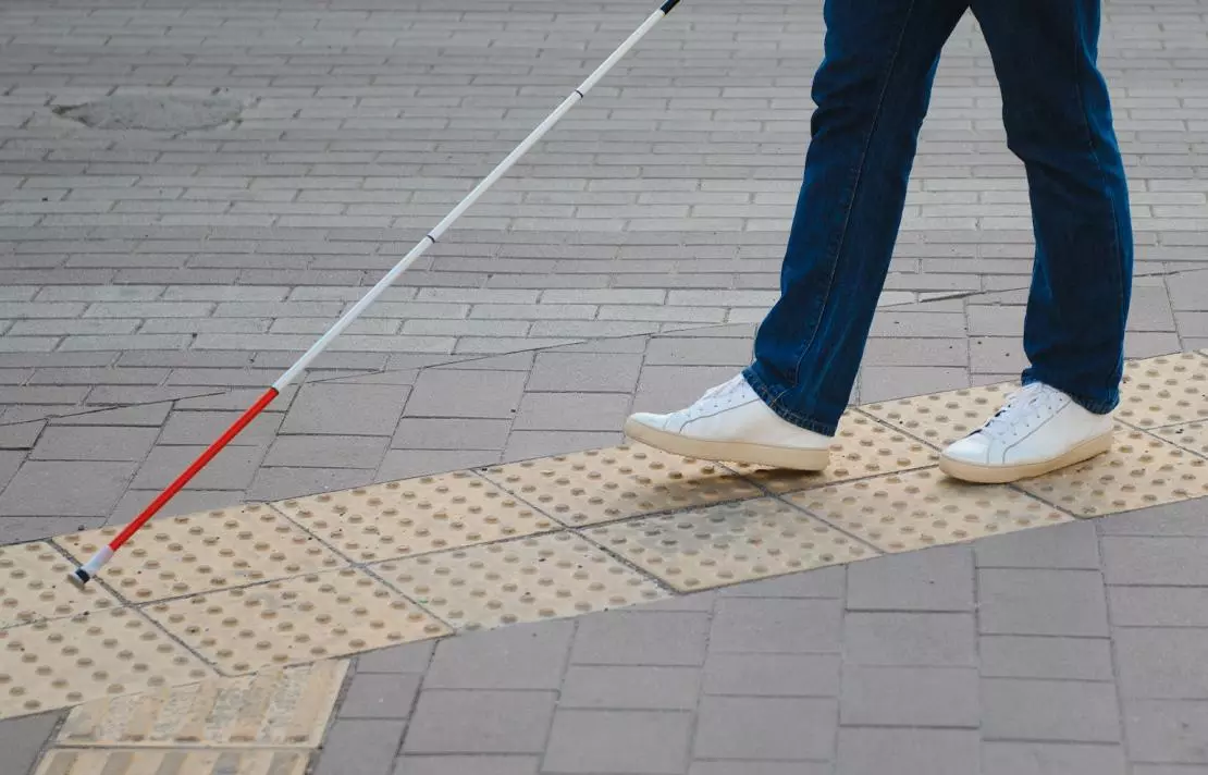 xpeaton_con_baston.jpg.pagespeed.ic.S2ajkBVhvv