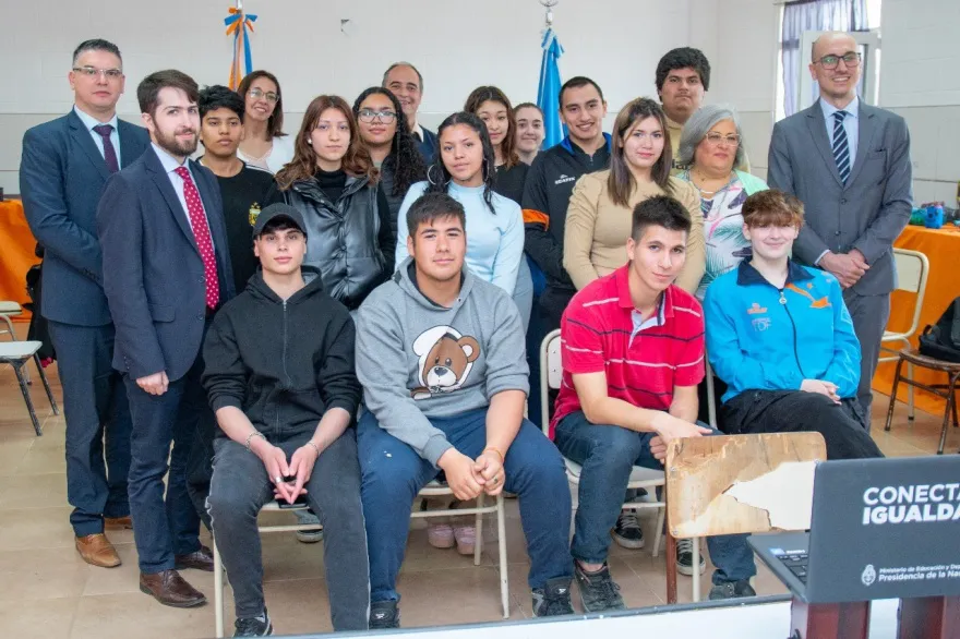 20231113120045_f_0idb4wwailzpy