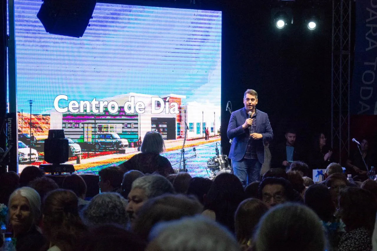 photo_4926965699633590953_y