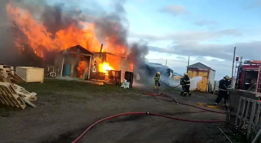 Un incendio arrasó una vivienda en la chacra “Los Pantoja” de margen sur (2)