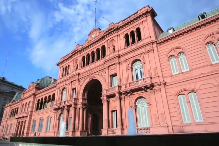 20260402230538_casa_rosada_fachada