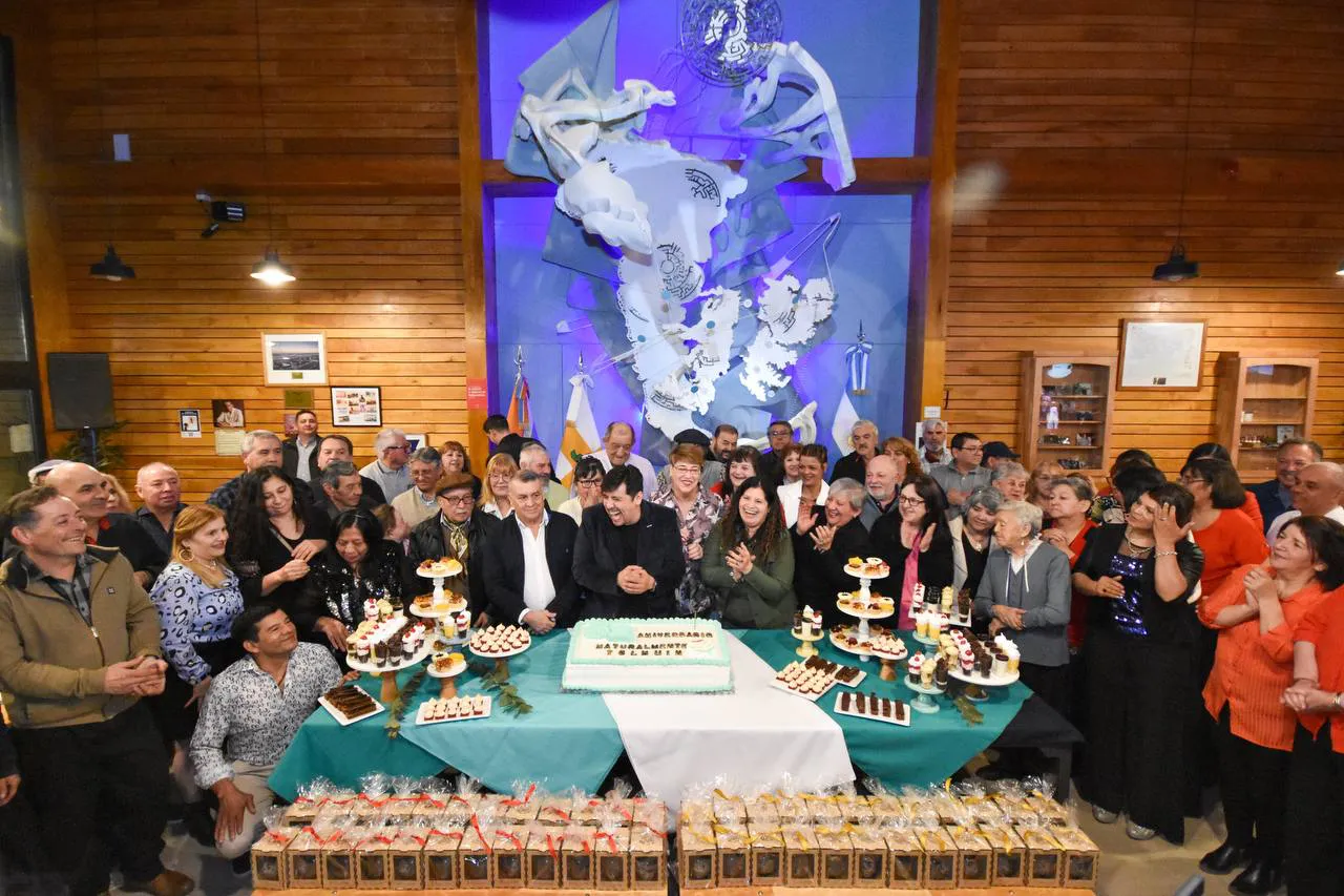 photo_4920206250038385613_y