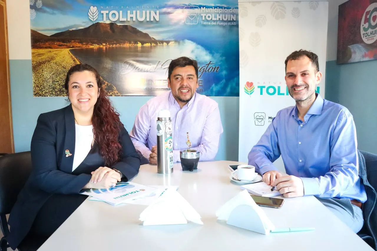 photo_5028831126914968789_y