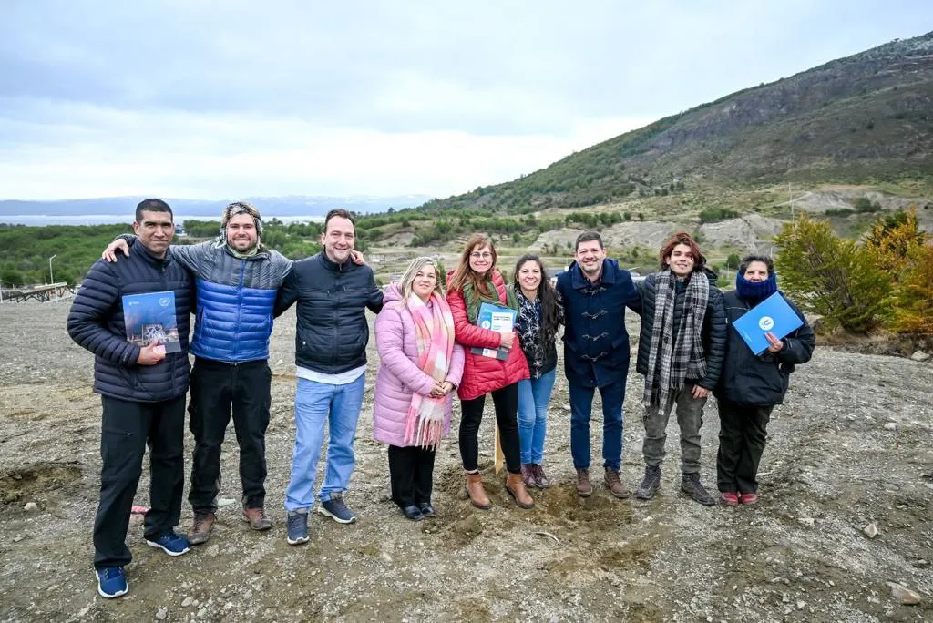 photo_5046613605780401194_y