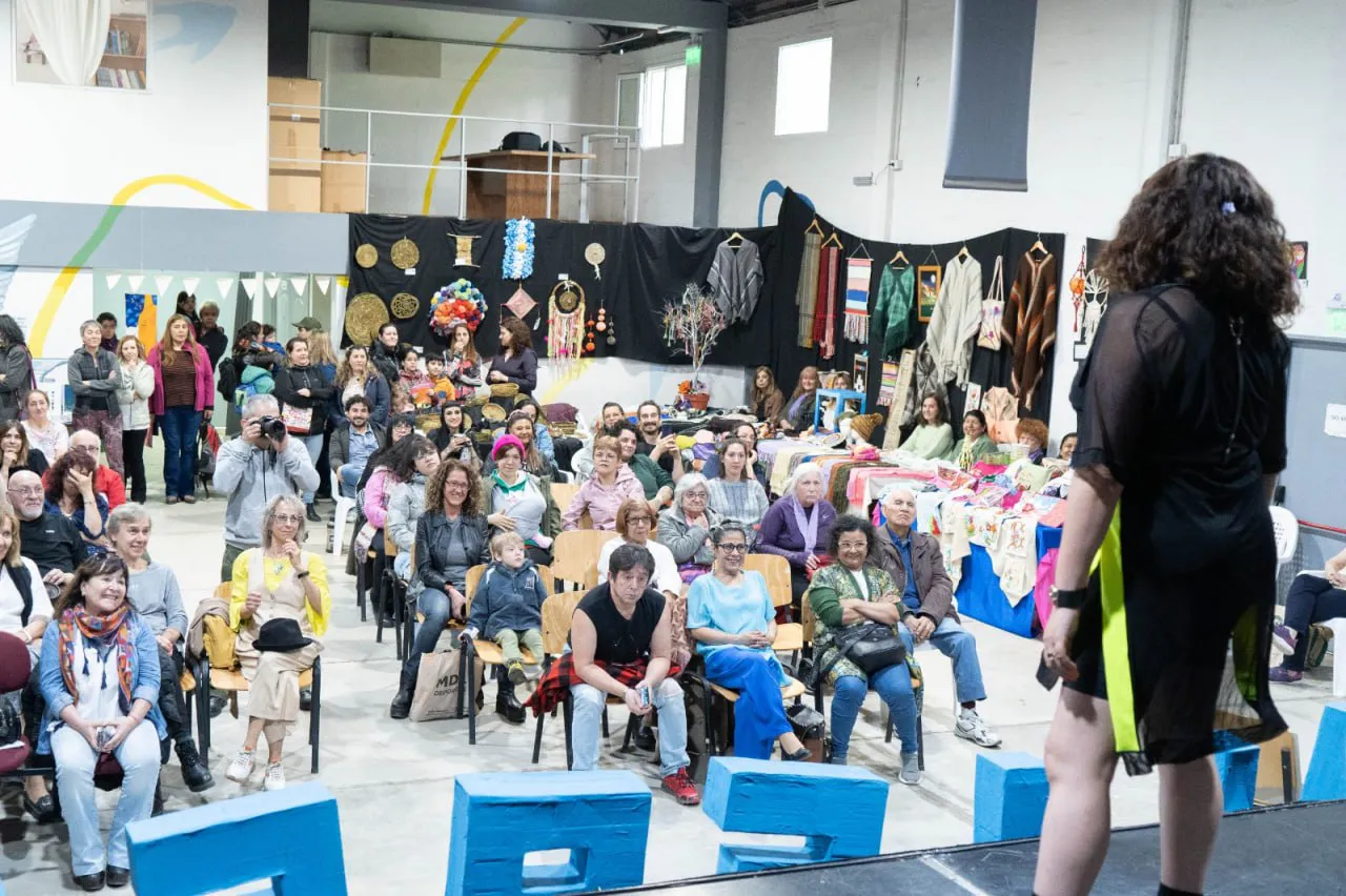 photo_5154441121978493646_y