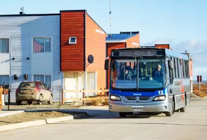 las-empresas-de-colectivos-piden-boleto-a-700_gaNc