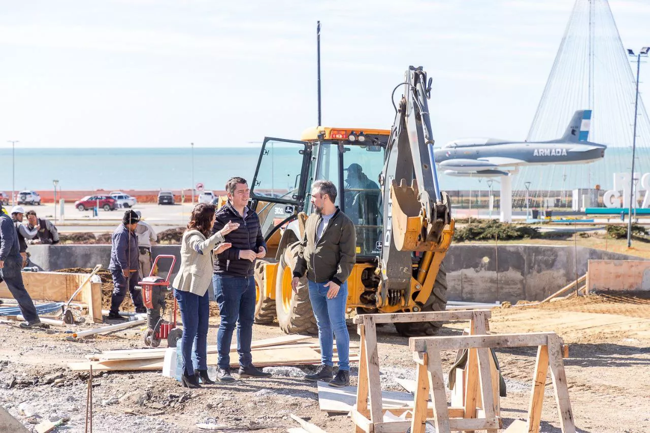 photo_4943070212085885588_y