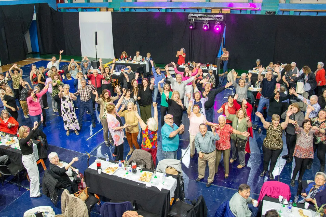 photo_4934045519429349109_y